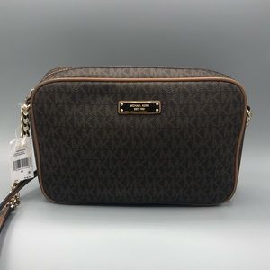 Michael Kors Signature Jet Set Crossbody